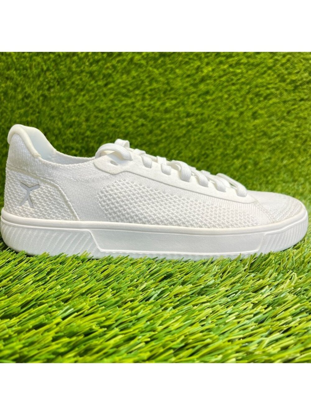 Flux Footwear Adapt Trainer White Womens Size 7.5 Athletic Knit Shoes Sneakers